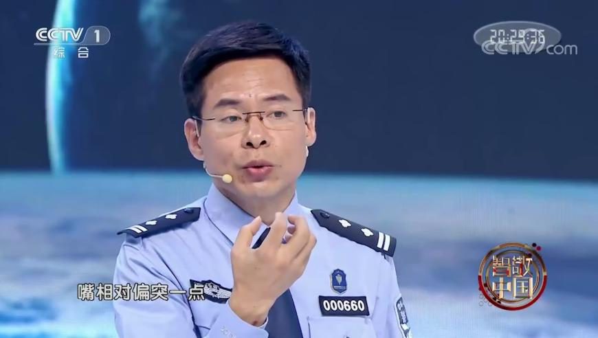 2025新澳门三码免费心愿,67岁老大爷爆改龙爹敖光,收益成语分析落实_粉丝版V12.18